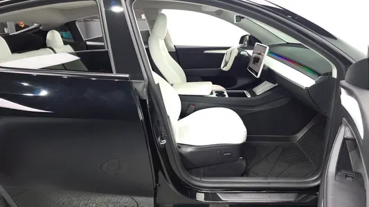 Tesla Y RWD 2023 11