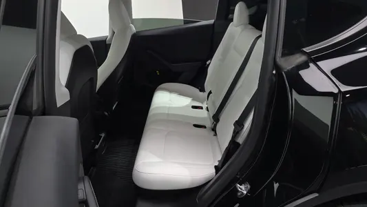 Tesla Y RWD 2023 13