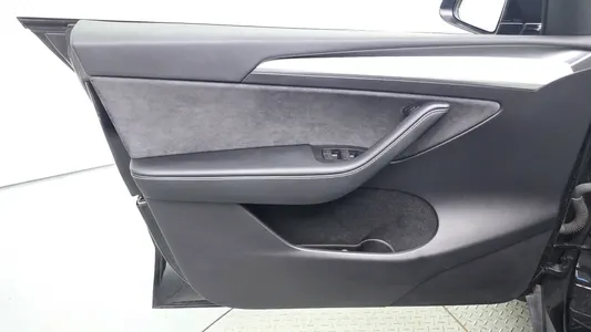 Tesla Y RWD 2023 24