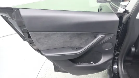 Tesla Y RWD 2023 25