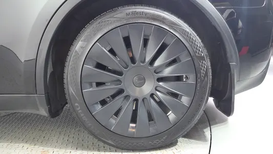 Tesla Y RWD 2023 21