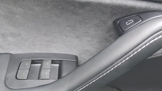 Tesla Y RWD 2023 27