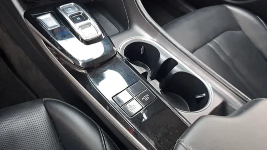 Hyundai (DN8) 2.0 LPG() 2021 18