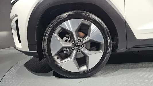 KG Mobility EVX E7 2024 5