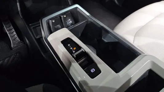 KG Mobility EVX E7 2024 9