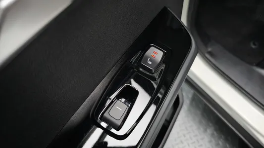 KG Mobility EVX E7 2024 34