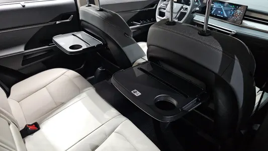 KG Mobility EVX E7 2024 36