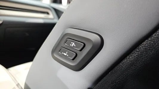KG Mobility EVX E7 2024 37