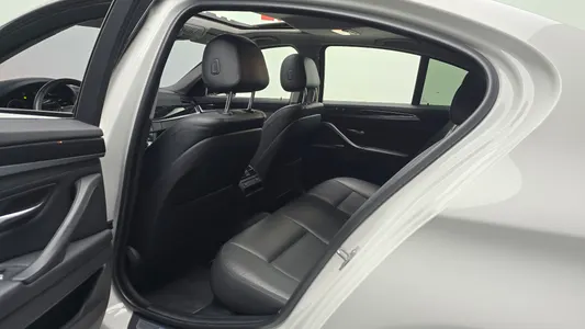 BMW 5 Series (F10) 520d M 2015 10