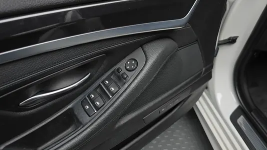 BMW 5 Series (F10) 520d M 2015 14