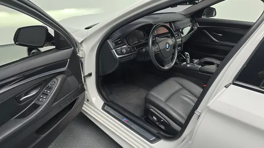 BMW 5 Series (F10) 520d M 2015 9