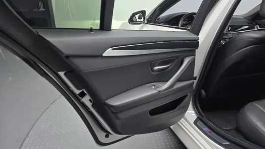 BMW 5 Series (F10) 520d M 2015 25
