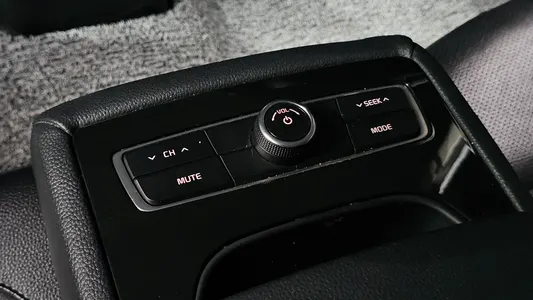 Kia K7 2018 32