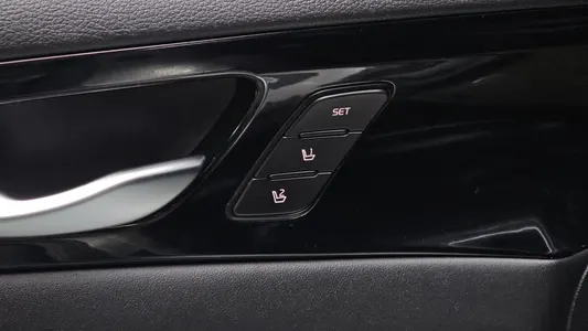 Kia K7 2018 29
