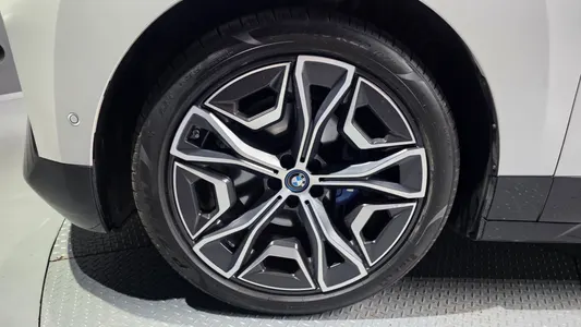 BMW iX xDrive M60 2023 5