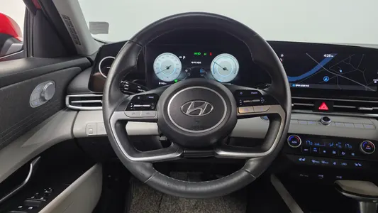Hyundai (CN7) 2021 13