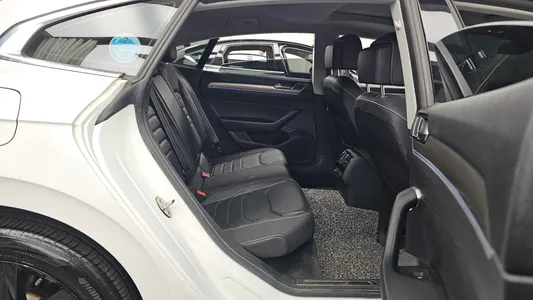 Volkswagen 아테온 2.0 TDI 2019 12