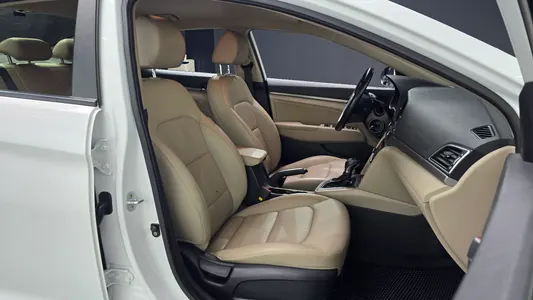 Hyundai AD 1.6 e-VGT 2016 10