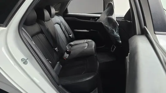 Kia K5 3 2.0 2022 11