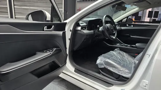 Kia K5 3 2.0 2022 10