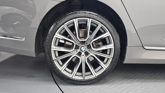 BMW 7 Series (G11) 740Li xDrive M 2021 4