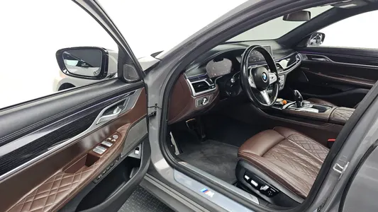BMW 7 Series (G11) 740Li xDrive M 2021 9
