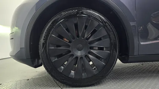 Tesla Y RWD 2023 5