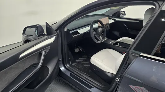 Tesla Y RWD 2023 11