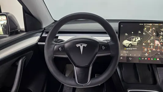 Tesla Y RWD 2023 13