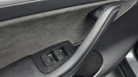 Tesla Y RWD 2023 14