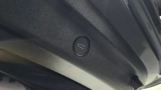 Tesla Y RWD 2023 17
