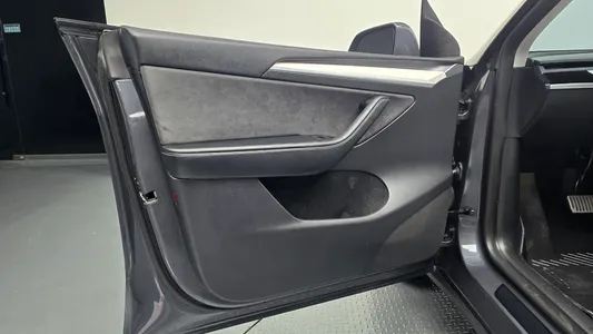 Tesla Y RWD 2023 25