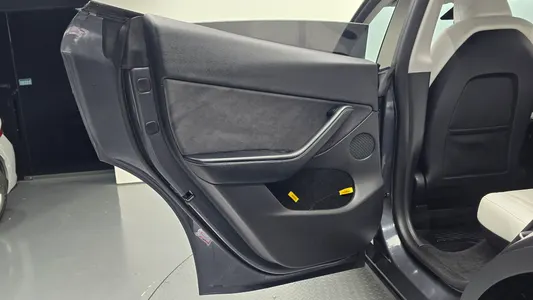 Tesla Y RWD 2023 26