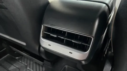Tesla Y RWD 2023 31