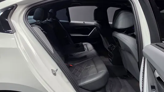 BMW 5 Series (G60) 530e M 2024 12