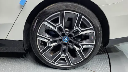 BMW 5 Series (G60) 530e M 2024 21