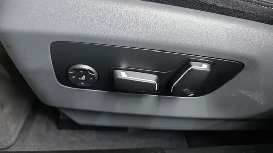 BMW 5 Series (G60) 530e M 2024 31