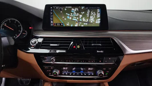 BMW 5 Series (G30) 520d M 2017 14