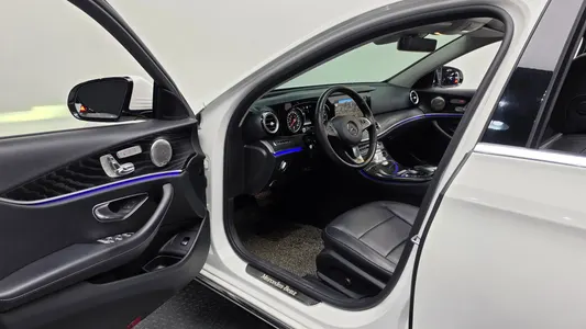 Mercedes-Benz E-Class W213 E220d 2018 10
