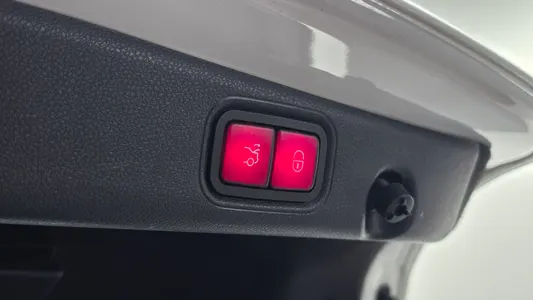 Mercedes-Benz E-Class W213 E220d 2018 18