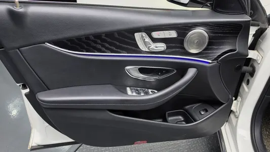 Mercedes-Benz E-Class W213 E220d 2018 24