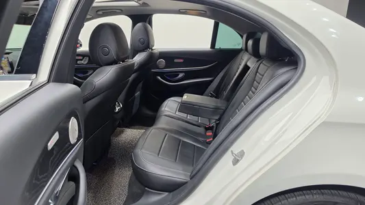 Mercedes-Benz E-Class W213 E220d 2018 26