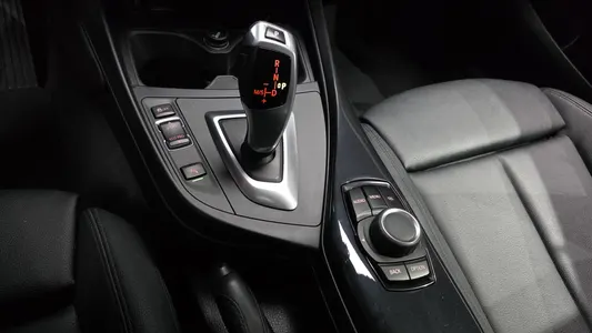 BMW 1 Series (F20) 118d 5 2015 9
