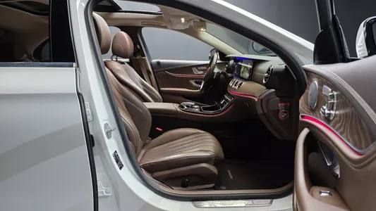 Mercedes-Benz E-Class W213 E300 4MATIC 2018 26
