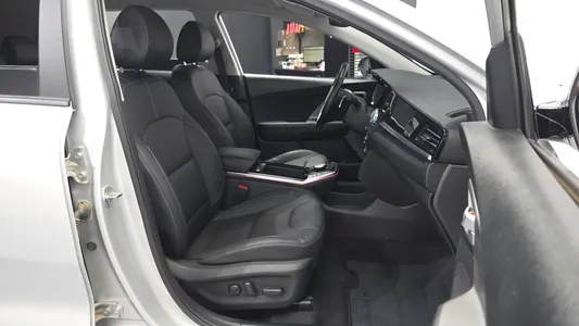 Kia 니로 플러스 2022 11