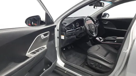Kia 니로 플러스 2022 10