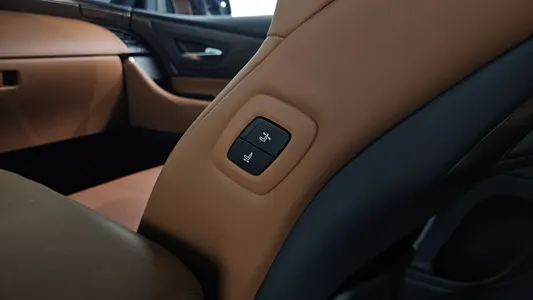 Toyota 4 2.5 HEV AWD 2023 37