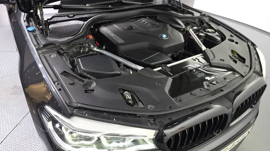BMW 5 Series (G30) 520i M 2020 6