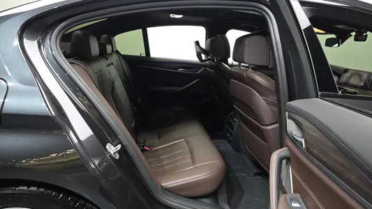 BMW 5 Series (G30) 520i M 2020 12