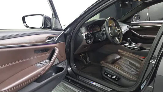 BMW 5 Series (G30) 520i M 2020 10